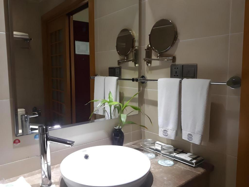 San Jiang Grand Hotel Viêng Chăn Ngoại thất bức ảnh